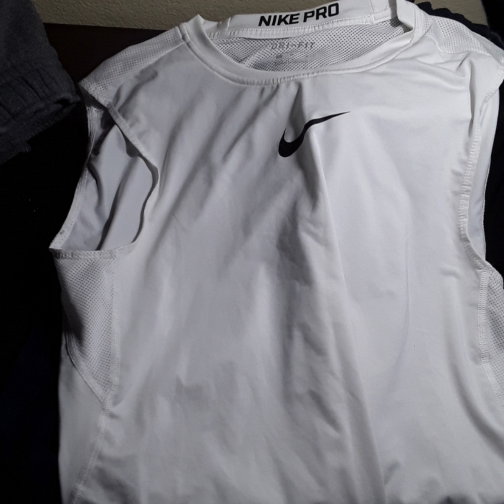 NIKE PRO WHITE SLEEVLESS